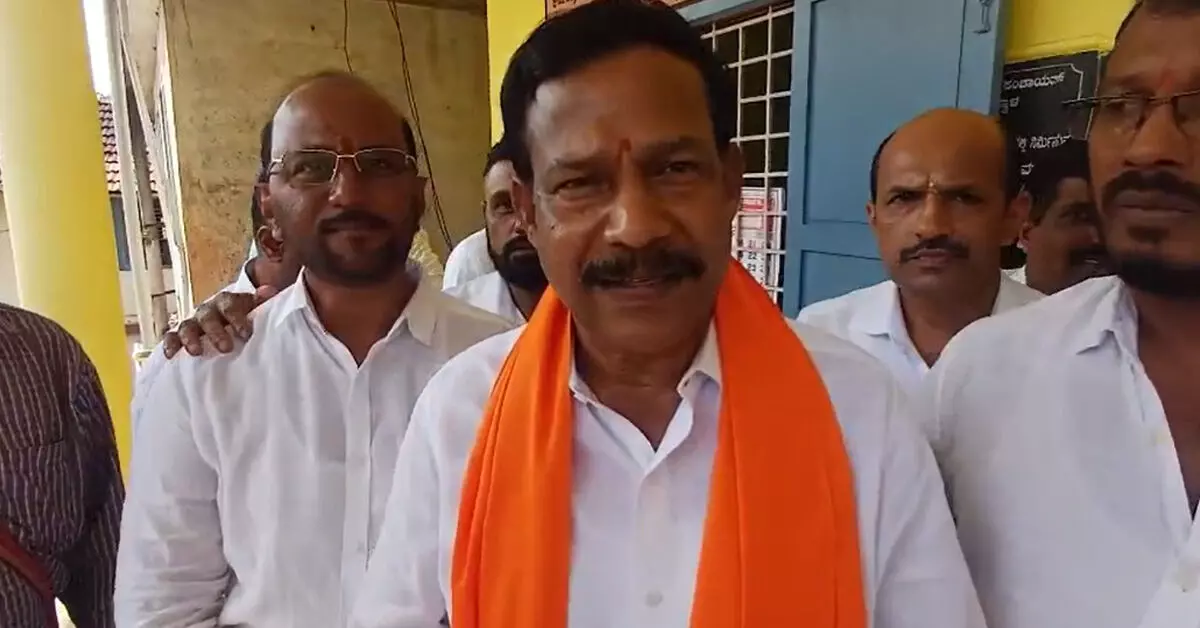 ನಮ್ದೇನೂ ತಪ್ಪಿಲ್ಲ, MLC ಕಿಶೋರ್ ಕುಮಾರ್ ಪತ್ನಿಯನ್ನು ಮೋದಿಯವರ ಸ್ವಾಗತಕ್ಕೆ ಕಳಿಸಿದ್ದನ್ನು ಸಮರ್ಥಿಸಿಕೊಳ್ಳುತ್ತೇನೆ: BJP ಜಿಲ್ಲಾಧ್ಯಕ್ಷ ಸತೀಶ್ ಕುಂಪಲ ನಮ್ದೇನೂ ತಪ್ಪಿಲ್ಲ, MLC ಕಿಶೋರ್ ಕುಮಾರ್ ಪತ್ನಿಯನ್ನು ಮೋದಿಯವರ ಸ್ವಾಗತಕ್ಕೆ ಕಳಿಸಿದ್ದನ್ನು ಸಮರ್ಥಿಸಿಕೊಳ್ಳುತ್ತೇನೆ: BJP ಜಿಲ್ಲಾಧ್ಯಕ್ಷ ಸತೀಶ್ ಕುಂಪಲ