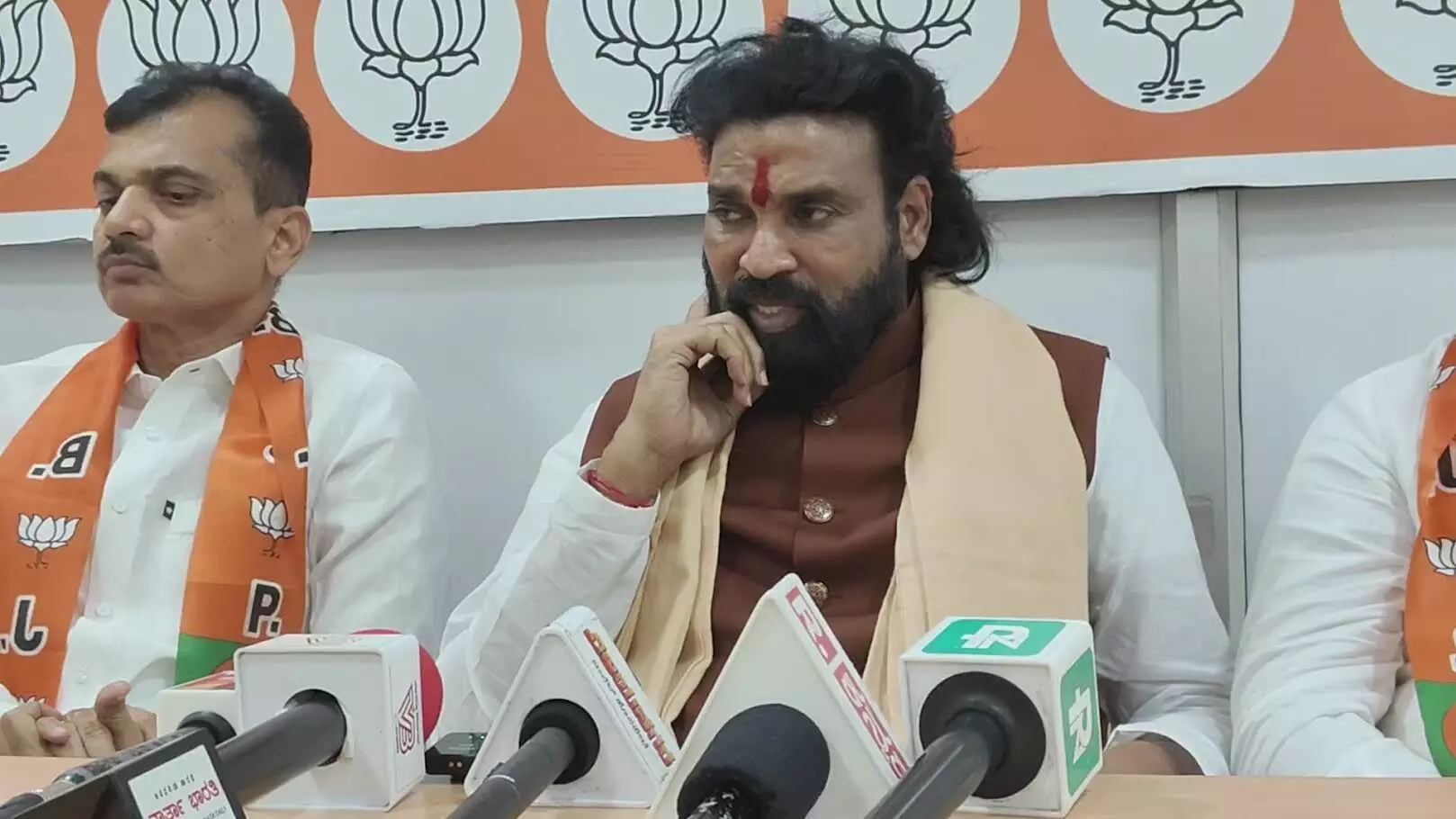 ಡಿಕೆ ಶಿವಕುಮಾರ್ ಸಿಎಂ ಆದರೆ ರಾಜ್ಯದ ಸ್ಥಿತಿ ಅಧೋಗತಿಗೆ ತಲುಪುತ್ತದೆ : ಮಾಜಿ ಸಚಿವ ಶ್ರೀರಾಮುಲು ವಾಗ್ದಾಳಿ ಡಿಕೆ ಶಿವಕುಮಾರ್ ಸಿಎಂ ಆದರೆ ರಾಜ್ಯದ ಸ್ಥಿತಿ ಅಧೋಗತಿಗೆ ತಲುಪುತ್ತದೆ : ಮಾಜಿ ಸಚಿವ ಶ್ರೀರಾಮುಲು ವಾಗ್ದಾಳಿ