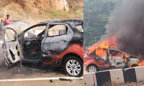 ಸಕಲೇಶಪುರ :  ಚಲಿಸುತ್ತಿದ್ದ ಕಾರಿಗೆ ಬೆಂಕಿ, ಪ್ರಾಣಾಪಾಯದಿಂದ ಪಾರಾದ ದಂಪತಿ