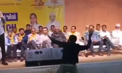 ಗುಜರಾತ್ | ಆಪ್ ಶಾಸಕನ ಮೇಲೆ ಶೂ ಎಸೆದ ಕಾಂಗ್ರೆಸ್ ಕಾರ್ಯಕರ್ತ: ಆರೋಪಿಗೆ ಥಳಿತ