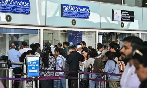 IndiGo ಬಿಕ್ಕಟ್ಟು; ವಿಮಾನ ಟಿಕೆಟ್ ದರಕ್ಕೆ ಮಿತಿ ಹೇರಿದ ಸರಕಾರ