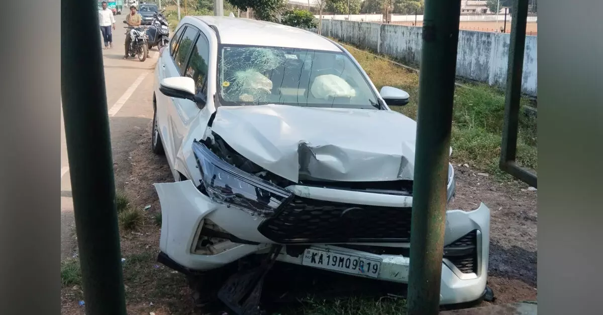 ಕಾಪು | ಬಸ್ ನಿಲ್ದಾಣಕ್ಕೆ ಕಾರು ಢಿಕ್ಕಿ: ಚಾಲಕನಿಗೆ ತೀವ್ರ ಗಾಯ ಕಾಪು | ಬಸ್ ನಿಲ್ದಾಣಕ್ಕೆ ಕಾರು ಢಿಕ್ಕಿ: ಚಾಲಕನಿಗೆ ತೀವ್ರ ಗಾಯ