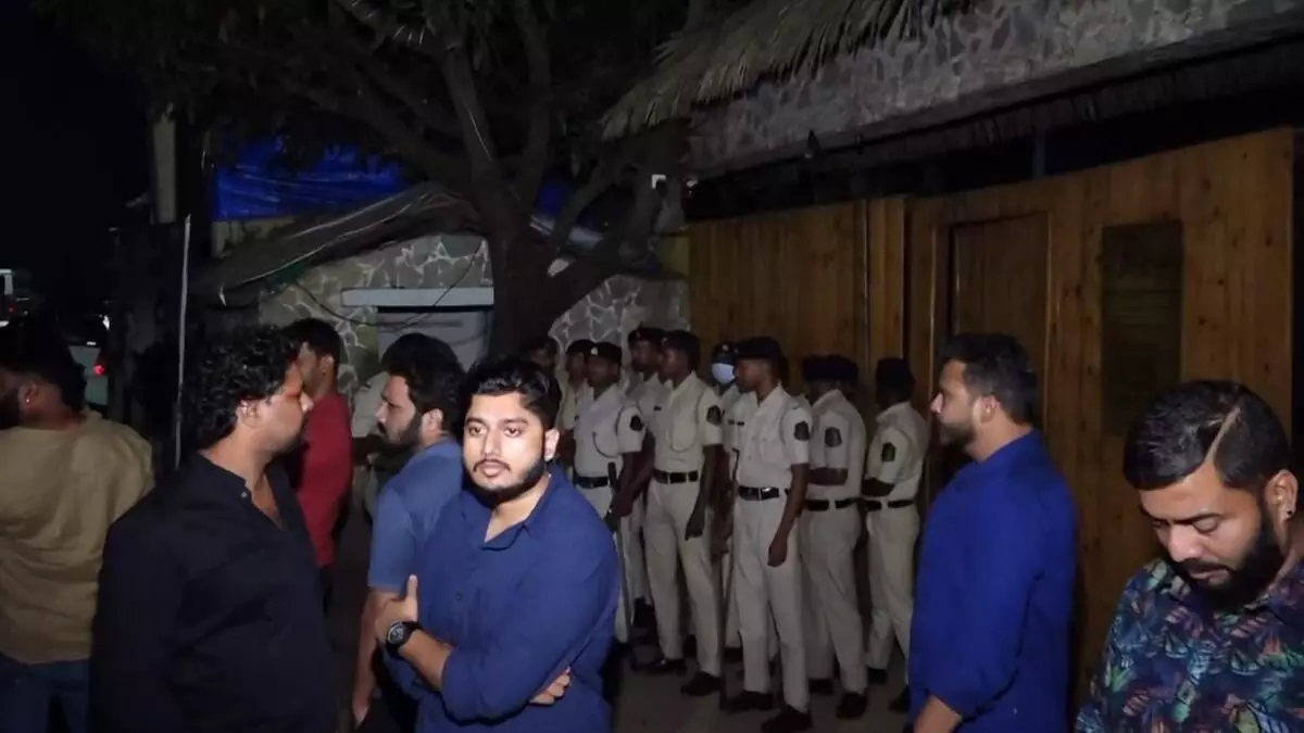 ಗೋವಾ ನೈಟ್ ಕ್ಲಬ್ನಲ್ಲಿ ಅಗ್ನಿ ಅವಘಡ: ಮ್ಯಾಜಿಸ್ಟ್ರೇಟ್ ತನಿಖೆಗೆ ಆದೇಶ ಗೋವಾ ನೈಟ್ ಕ್ಲಬ್ನಲ್ಲಿ ಅಗ್ನಿ ಅವಘಡ: ಮ್ಯಾಜಿಸ್ಟ್ರೇಟ್ ತನಿಖೆಗೆ ಆದೇಶ