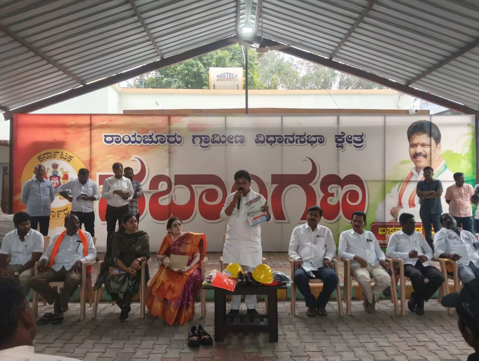 ಕಾರ್ಮಿಕರು ಸರಕಾರದ ಸವಲತ್ತುಗಳನ್ನು ಸರಿಯಾಗಿ ಬಳಸಿಕೊಳ್ಳಲಿ: ಶಾಸಕ ಬಸನಗೌಡ ದದ್ದಲ್ ಸಲಹೆ ಕಾರ್ಮಿಕರು ಸರಕಾರದ ಸವಲತ್ತುಗಳನ್ನು ಸರಿಯಾಗಿ ಬಳಸಿಕೊಳ್ಳಲಿ: ಶಾಸಕ ಬಸನಗೌಡ ದದ್ದಲ್ ಸಲಹೆ