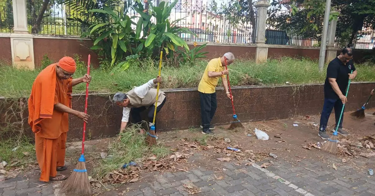 ರಾಮಕೃಷ್ಣ ಮಿಷನ್ನಿಂದ ಸ್ವಚ್ಛ ಮಂಗಳೂರು ಅಭಿಯಾನ ರಾಮಕೃಷ್ಣ ಮಿಷನ್ನಿಂದ ಸ್ವಚ್ಛ ಮಂಗಳೂರು ಅಭಿಯಾನ