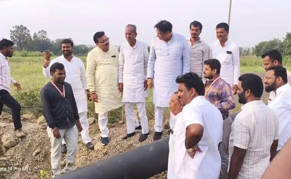 ಬೆಳೆಹಾನಿ ಪರಿಹಾರ ಪಾವತಿಯಲ್ಲಿ ತಾರತಮ್ಯ ಆರೋಪ| ರೈತರ ದೂರು ಪರಿಶೀಲಿಸಿ ಸರಿಪಡಿಸುವಂತೆ ಅಧಿಕಾರಿಗಳಿಗೆ ಶಾಸಕ ಅಜಯ್ ಸಿಂಗ್ ಸೂಚನೆ ಬೆಳೆಹಾನಿ ಪರಿಹಾರ ಪಾವತಿಯಲ್ಲಿ ತಾರತಮ್ಯ ಆರೋಪ| ರೈತರ ದೂರು ಪರಿಶೀಲಿಸಿ ಸರಿಪಡಿಸುವಂತೆ ಅಧಿಕಾರಿಗಳಿಗೆ ಶಾಸಕ ಅಜಯ್ ಸಿಂಗ್ ಸೂಚನೆ