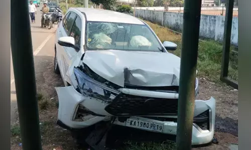 ಕಾಪು | ಬಸ್ ನಿಲ್ದಾಣಕ್ಕೆ ಕಾರು ಢಿಕ್ಕಿ: ಚಾಲಕನಿಗೆ ತೀವ್ರ ಗಾಯ