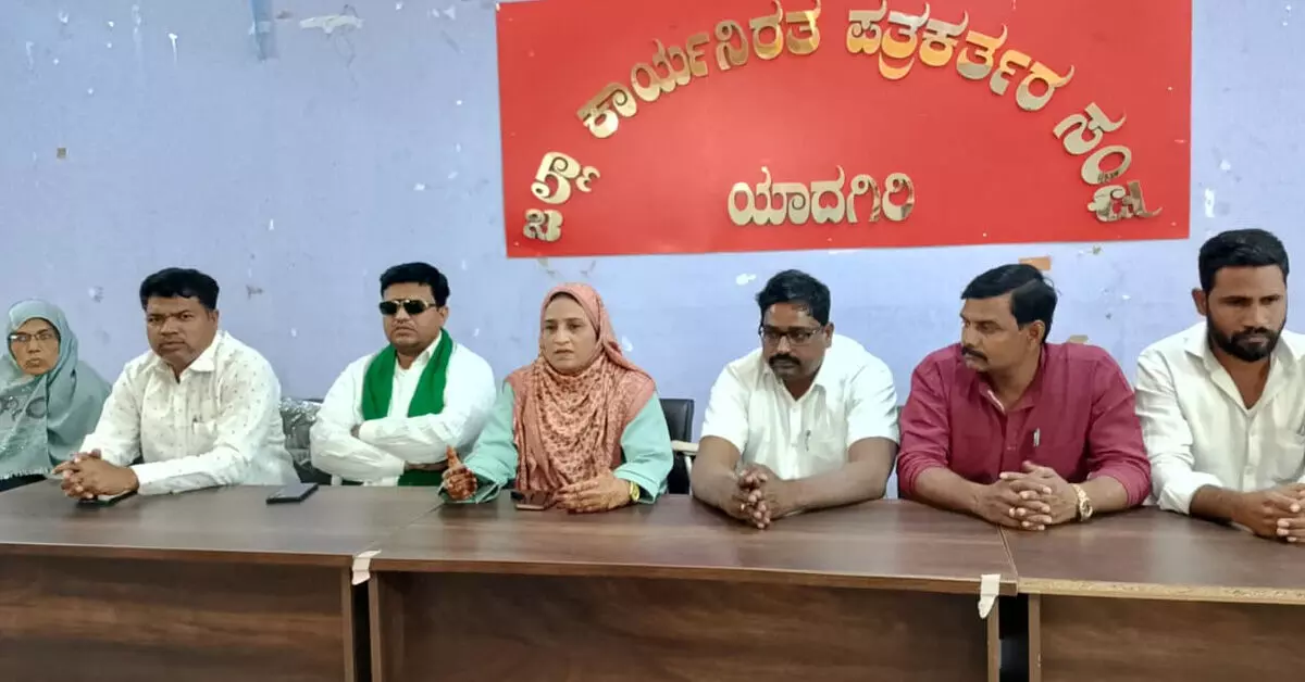 ಯಾದಗಿರಿ | ಸಚಿವ ಝಮೀರ್ ಅಹ್ಮದ್ ಅವರನ್ನು ಡಿಸಿಎಂ ಮಾಡಲು ಆಗ್ರಹ ಯಾದಗಿರಿ | ಸಚಿವ ಝಮೀರ್ ಅಹ್ಮದ್ ಅವರನ್ನು ಡಿಸಿಎಂ ಮಾಡಲು ಆಗ್ರಹ