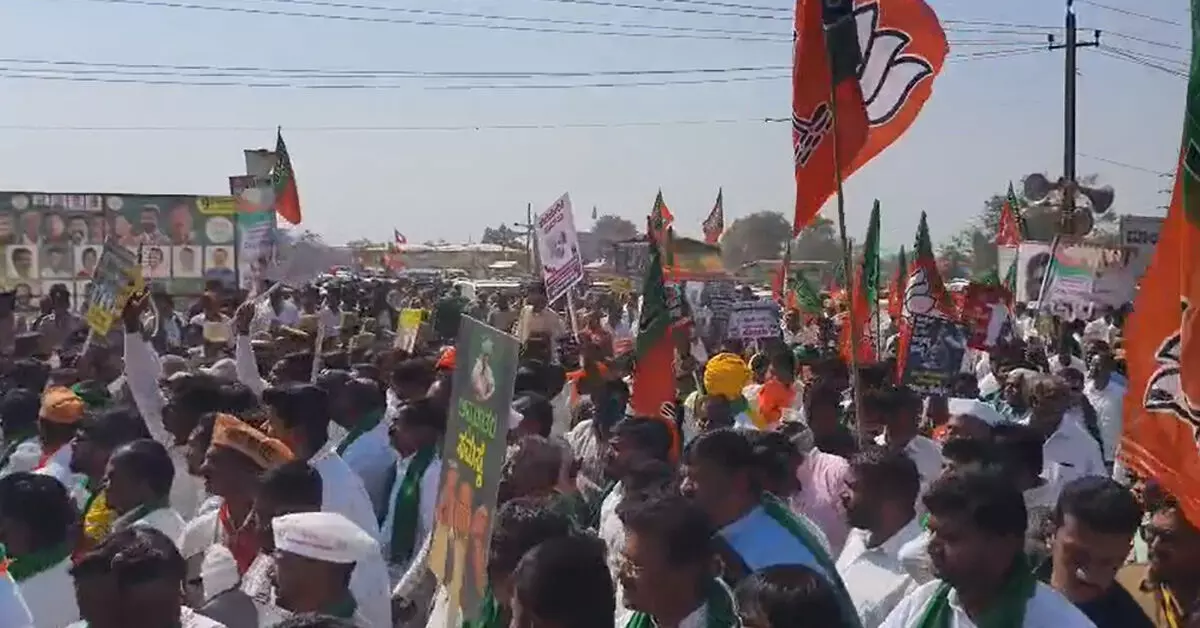 ಬಿಜೆಪಿಯಿಂದ ಬೆಳಗಾವಿ ಸುವರ್ಣ ವಿಧಾನಸೌಧಕ್ಕೆ ಮುತ್ತಿಗೆ ಯತ್ನ: ಹಲವರು ವಶಕ್ಕೆ ಬಿಜೆಪಿಯಿಂದ ಬೆಳಗಾವಿ ಸುವರ್ಣ ವಿಧಾನಸೌಧಕ್ಕೆ ಮುತ್ತಿಗೆ ಯತ್ನ: ಹಲವರು ವಶಕ್ಕೆ