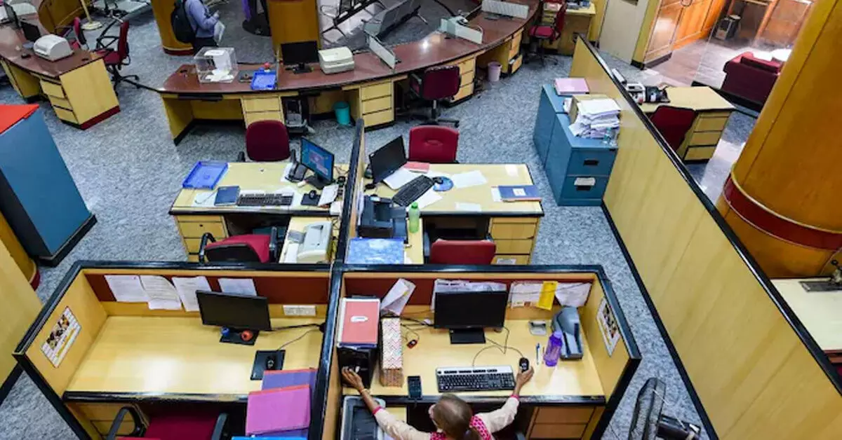 ಐದು ವರ್ಷಗಳಲ್ಲಿ 6.15 ಲಕ್ಷ ಕೋಟಿ ರೂ. ಸಾಲಗಳನ್ನು ʼರೈಟ್ ಆಫ್ʼ ಮಾಡಿದ ಸರಕಾರಿ ಬ್ಯಾಂಕುಗಳು ಐದು ವರ್ಷಗಳಲ್ಲಿ 6.15 ಲಕ್ಷ ಕೋಟಿ ರೂ. ಸಾಲಗಳನ್ನು ʼರೈಟ್ ಆಫ್ʼ ಮಾಡಿದ ಸರಕಾರಿ ಬ್ಯಾಂಕುಗಳು