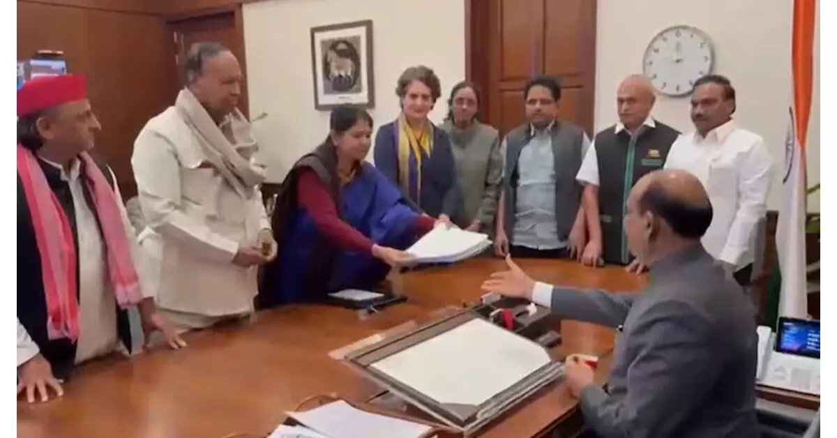 ದೀಪಂ ವಿವಾದ: ನ್ಯಾಯಾಧೀಶರ ವಿರುದ್ಧ ವಾಗ್ದಂಡನೆಗೆ ಲೋಕಸಭಾ ಸ್ಪೀಕರ್ಗೆ ನೋಟಿಸ್ ಸಲ್ಲಿಸಿದ ಡಿಎಂಕೆ ದೀಪಂ ವಿವಾದ: ನ್ಯಾಯಾಧೀಶರ ವಿರುದ್ಧ ವಾಗ್ದಂಡನೆಗೆ ಲೋಕಸಭಾ ಸ್ಪೀಕರ್ಗೆ ನೋಟಿಸ್ ಸಲ್ಲಿಸಿದ ಡಿಎಂಕೆ