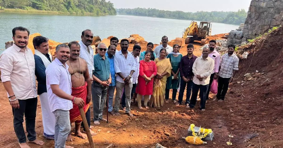 ಉಡುಪಿ | ಪೆರಂಪಳ್ಳಿ ಶೀಂಬ್ರ ನದಿಗೆ ಸಂರಕ್ಷಣಾ ಕಾಮಗಾರಿಗೆ ಚಾಲನೆ ಉಡುಪಿ | ಪೆರಂಪಳ್ಳಿ ಶೀಂಬ್ರ ನದಿಗೆ ಸಂರಕ್ಷಣಾ ಕಾಮಗಾರಿಗೆ ಚಾಲನೆ