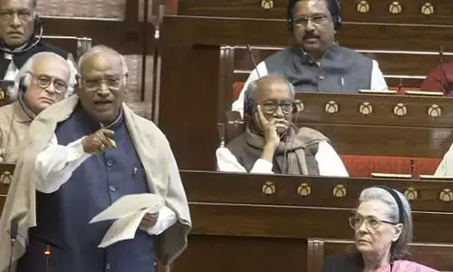 ‘ವಂದೇ ಮಾತರಂ’ನ ಮೊದಲ ಎರಡು ಚರಣ ಬಳಸುವ ನಿರ್ಧಾರ ನೆಹರೂ ಒಬ್ಬರದ್ದಲ್ಲ: ಖರ್ಗೆ