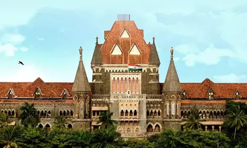 Peak hourನಲ್ಲಿ ರೈಲಿನ ಬಾಗಿಲ ಹತ್ತಿರ ನಿಲ್ಲುವುದು ನಿರ್ಲಕ್ಷ್ಯವಲ್ಲ: ಬಾಂಬೆ ಹೈಕೋರ್ಟ್