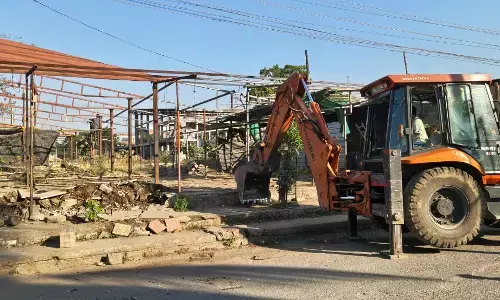 ಕಲಬುರಗಿ| ನೋಟಿಸ್ ನೀಡದೆ ಶರಣಬಸವೇಶ್ವರ ದೇವಸ್ಥಾನದ ಎದುರಿನ ಶೆಡ್‌ಗಳ ತೆರವು; ಆರೋಪ