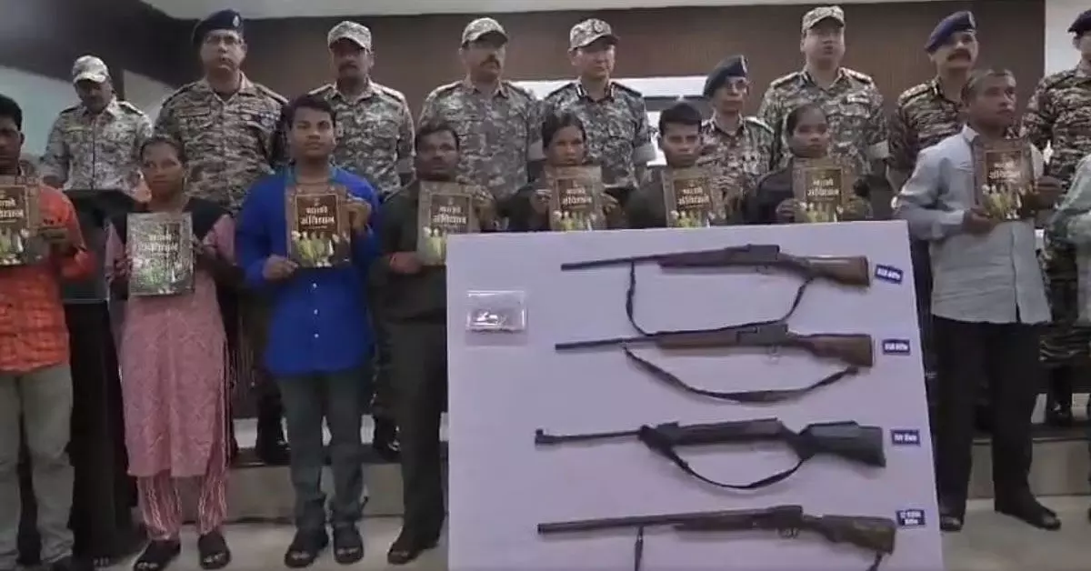 ಮಹಾರಾಷ್ಟ್ರದ ಗಡ್ಚಿರೋಳಿಯಲ್ಲಿ 11 ಮಾವೋವಾದಿಗಳು ಶರಣು ಮಹಾರಾಷ್ಟ್ರದ ಗಡ್ಚಿರೋಳಿಯಲ್ಲಿ 11 ಮಾವೋವಾದಿಗಳು ಶರಣು