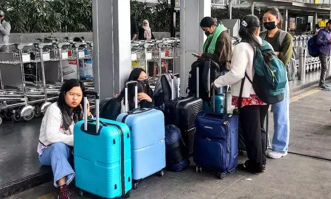 ಇಂಡಿಗೊ ಬಿಕ್ಕಟ್ಟು | ಟಿಕೆಟ್‌ಗಳ ಬೆಲೆ 40,000ರೂ. ತಲುಪಿದ್ದು ಹೇಗೆ?: ಕೇಂದ್ರ ಸರಕಾರಕ್ಕೆ ಹೈಕೋರ್ಟ್ ಚಾಟಿ