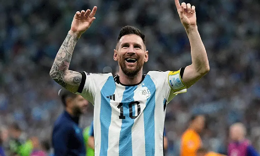 ಮುಂಬೈನಲ್ಲಿ ಬಾಲಿವುಡ್- ಫುಟ್‌ಬಾಲ್ ಸಂಗಮದಲ್ಲಿ ಲಿಯೊನೆಲ್ ಮೆಸ್ಸಿ ರ‍್ಯಾಂಪ್ ವಾಕ್ !