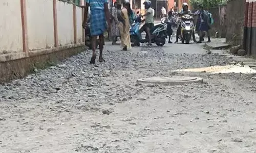 ಬಡಗುಪೇಟೆ | ಹೊಂಡಗುಂಡಿಗಳಿರುವ ರಸ್ತೆಯ ದುರಸ್ತಿಗೆ ಆಗ್ರಹ