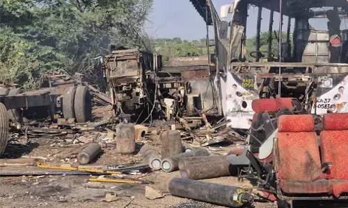 ಯಾದಗಿರಿ| ಹಳೆ ಬಸ್‌ಗಳ ಗುಜರಿ ಟೆಂಡರ್ ಪಡೆದವರಿಂದ ಅಪಾಯಕಾರಿ ನಿರ್ವಹಣೆ, ವಿಷಾನಿಲ ಭೀತಿ: ಕ್ರಮ ಕೈಗೊಳ್ಳುವಂತೆ ಕರವೇ ಆಗ್ರಹ