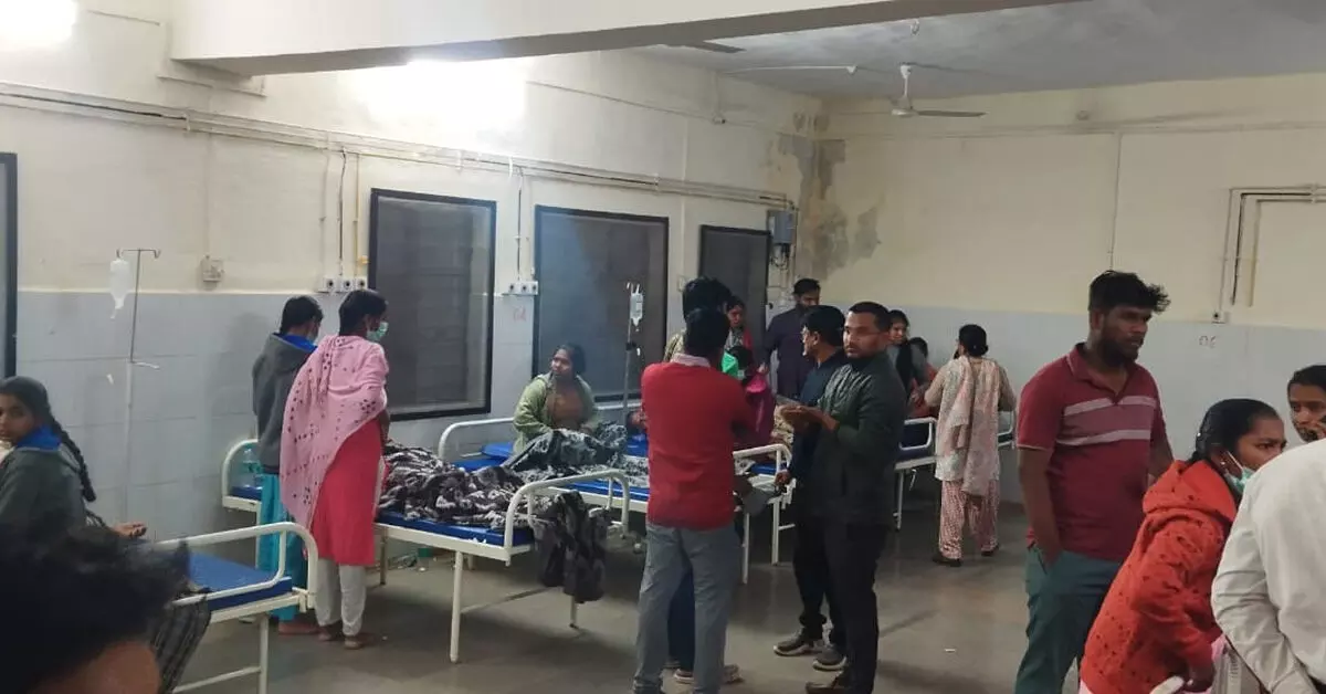 ಯಾದಗಿರಿ | ವಸತಿ ನಿಲಯದಲ್ಲಿ ಊಟ ಸೇವಿಸಿದ 33ಕ್ಕೂ ಹೆಚ್ಚು ವಿದ್ಯಾರ್ಥಿನಿಯರು ಅಸ್ವಸ್ಥ ಯಾದಗಿರಿ | ವಸತಿ ನಿಲಯದಲ್ಲಿ ಊಟ ಸೇವಿಸಿದ 33ಕ್ಕೂ ಹೆಚ್ಚು ವಿದ್ಯಾರ್ಥಿನಿಯರು ಅಸ್ವಸ್ಥ