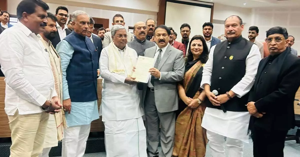 ಡಾ.ರೋನಾಲ್ಡ್ ಕೊಲಾಸೊ ನೇತೃತ್ವದಲ್ಲಿ ಸಿಎಂ-ಡಿಸಿಎಂರನ್ನು ಭೇಟಿಯಾದ ಹತ್ತಕ್ಕೂ ಹೆಚ್ಚು ದೇಶಗಳ 45 ಮಂದಿ ಕನ್ನಡಿಗ ಪ್ರತಿನಿಧಿಗಳ NRI ನಿಯೋಗ ಡಾ.ರೋನಾಲ್ಡ್ ಕೊಲಾಸೊ ನೇತೃತ್ವದಲ್ಲಿ ಸಿಎಂ-ಡಿಸಿಎಂರನ್ನು ಭೇಟಿಯಾದ ಹತ್ತಕ್ಕೂ ಹೆಚ್ಚು ದೇಶಗಳ 45 ಮಂದಿ ಕನ್ನಡಿಗ ಪ್ರತಿನಿಧಿಗಳ NRI ನಿಯೋಗ