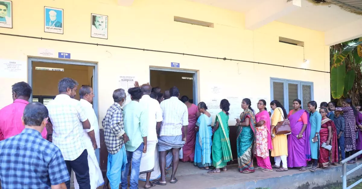 ಕಾಸರಗೋಡು ಸ್ಥಳೀಯಾಡಳಿತ ಚುನಾವಣೆ : ಶೇ.73.28ರಷ್ಟು ಮತದಾನ ಕಾಸರಗೋಡು ಸ್ಥಳೀಯಾಡಳಿತ ಚುನಾವಣೆ : ಶೇ.73.28ರಷ್ಟು ಮತದಾನ