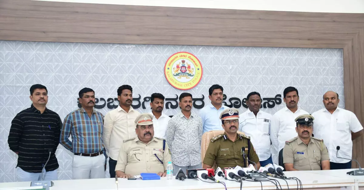 ಕಳ್ಳತನ ಆರೋಪಿ ಬಂಧನ ; ಲಕ್ಷಾಂತರ ರೂ. ಮೌಲ್ಯದ ಸ್ವತ್ತು ವಶ : ಡಾ.ಶರಣಪ್ಪ ಎಸ್.ಡಿ. ಕಳ್ಳತನ ಆರೋಪಿ ಬಂಧನ ; ಲಕ್ಷಾಂತರ ರೂ. ಮೌಲ್ಯದ ಸ್ವತ್ತು ವಶ : ಡಾ.ಶರಣಪ್ಪ ಎಸ್.ಡಿ.