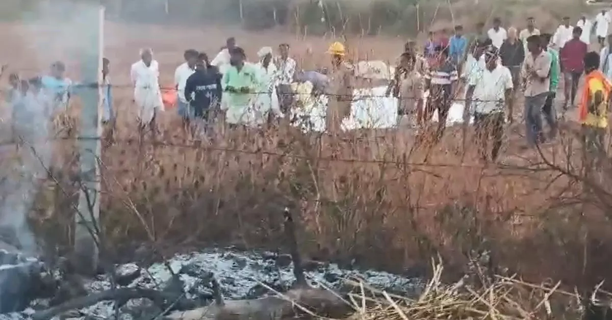 ರಾಯಚೂರು | ಬೆಂಕಿ ಆಕಸ್ಮಿಕ: 70 ಸಾವಿರ ರೂ. ಮೌಲ್ಯದ ಬಣವೆ ನಷ್ಟ ರಾಯಚೂರು | ಬೆಂಕಿ ಆಕಸ್ಮಿಕ: 70 ಸಾವಿರ ರೂ. ಮೌಲ್ಯದ ಬಣವೆ ನಷ್ಟ