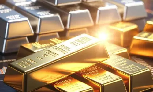 ಮತ್ತೆ ಸ್ವಲ್ಪ ಇಳಿಕೆ ಕಂಡ ಚಿನ್ನ; ಬೆಳ್ಳಿ ದಾಖಲೆ ಏರಿಕೆ