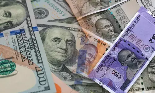 ವೇಗವಾಗಿ ಕುಸಿಯುತ್ತಿರುವ ರೂಪಾಯಿ