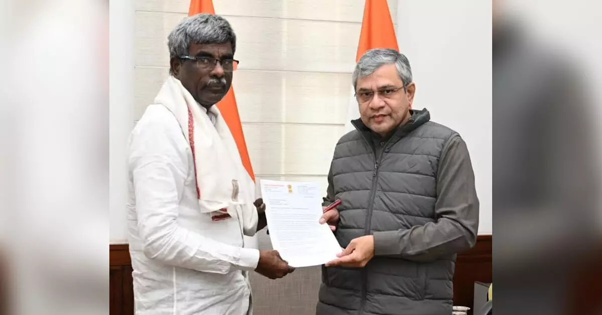 ಬೆಂಗಳೂರು- ಮಂಗಳೂರು- ಕಾರವಾರ ನಡುವೆ ವಂದೇ ಭಾರತ್ ರೈಲಿಗೆ ಮನವಿ ಬೆಂಗಳೂರು- ಮಂಗಳೂರು- ಕಾರವಾರ ನಡುವೆ ವಂದೇ ಭಾರತ್ ರೈಲಿಗೆ ಮನವಿ