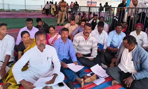 ಭೂಮಿ, ಉದ್ಯೋಗ, ನಿಗಮಕ್ಕಾಗಿ ಕೊರಗ, ಜೇನುಕುರುಬರ ಒತ್ತಾಯ : ಬೆಳಗಾವಿ ಸುವರ್ಣ ವಿಧಾನ ಸೌಧದ ಎದುರು ಪ್ರತಿಭಟನೆ