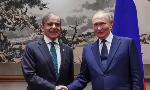 Pak PMರನ್ನು 40 ನಿಮಿಷ ಕಾಯಿಸಿದ ಪುಟಿನ್‌; ಹತಾಶರಾಗಿ ಸಭೆಗೆ ನುಗ್ಗಿದ ಶಹಬಾಜ್‌ ಷರೀಫ್