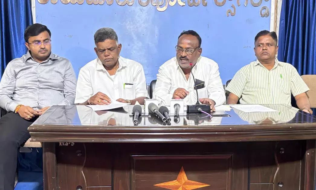 ರಾಯಚೂರು | ಕೈಗಾರಿಕೆಗಳಿಗೆ ಇ ಖಾತಾ ನೋಂದಣಿ ಕಡ್ಡಾಯ : ಸಮಸ್ಯೆ ಪರಿಹರಿಸದಿದ್ದರೆ ಪ್ರತಿಭಟನೆಯ ಎಚ್ಚರಿಕೆ