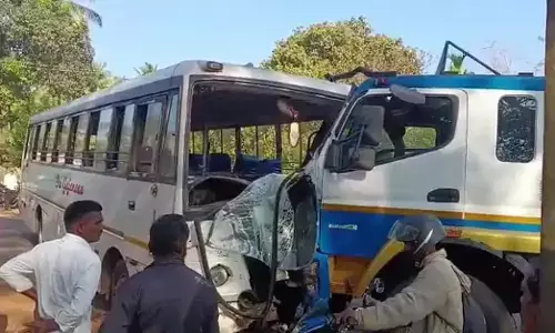 ಶಿವಮೊಗ್ಗ | ಖಾಸಗಿ ಬಸ್-ಪೆಟ್ರೋಲ್ ಟ್ಯಾಂಕರ್ ನಡುವೆ ಢಿಕ್ಕಿ : ಓರ್ವ ಮಹಿಳೆ ಗಂಭೀರ