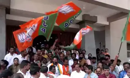 Kerala Local Body Election Result: ಶಶಿ ತರೂರ್ ಭದ್ರಕೋಟೆಯಲ್ಲಿ ಅರಳಿದ ಕಮಲ: ತಿರುವನಂತಪುರಂ ಮಹಾನಗರ ಪಾಲಿಕೆ ಬಿಜೆಪಿ ತೆಕ್ಕೆಗೆ