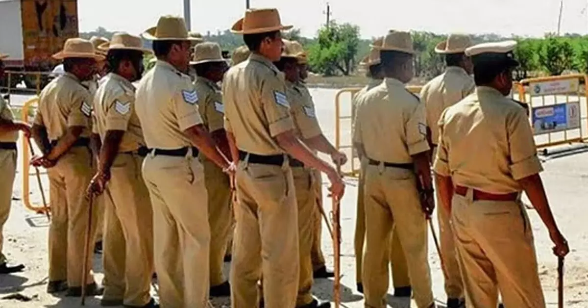 ಪೊಲೀಸ್ ಕರ್ತವ್ಯ ಲೋಪ ಕಾರಣ, ಸರಕಾರಕ್ಕೆ 4.56 ಕೋಟಿ ರೂ. ನಷ್ಟ ಪೊಲೀಸ್ ಕರ್ತವ್ಯ ಲೋಪ ಕಾರಣ, ಸರಕಾರಕ್ಕೆ 4.56 ಕೋಟಿ ರೂ. ನಷ್ಟ