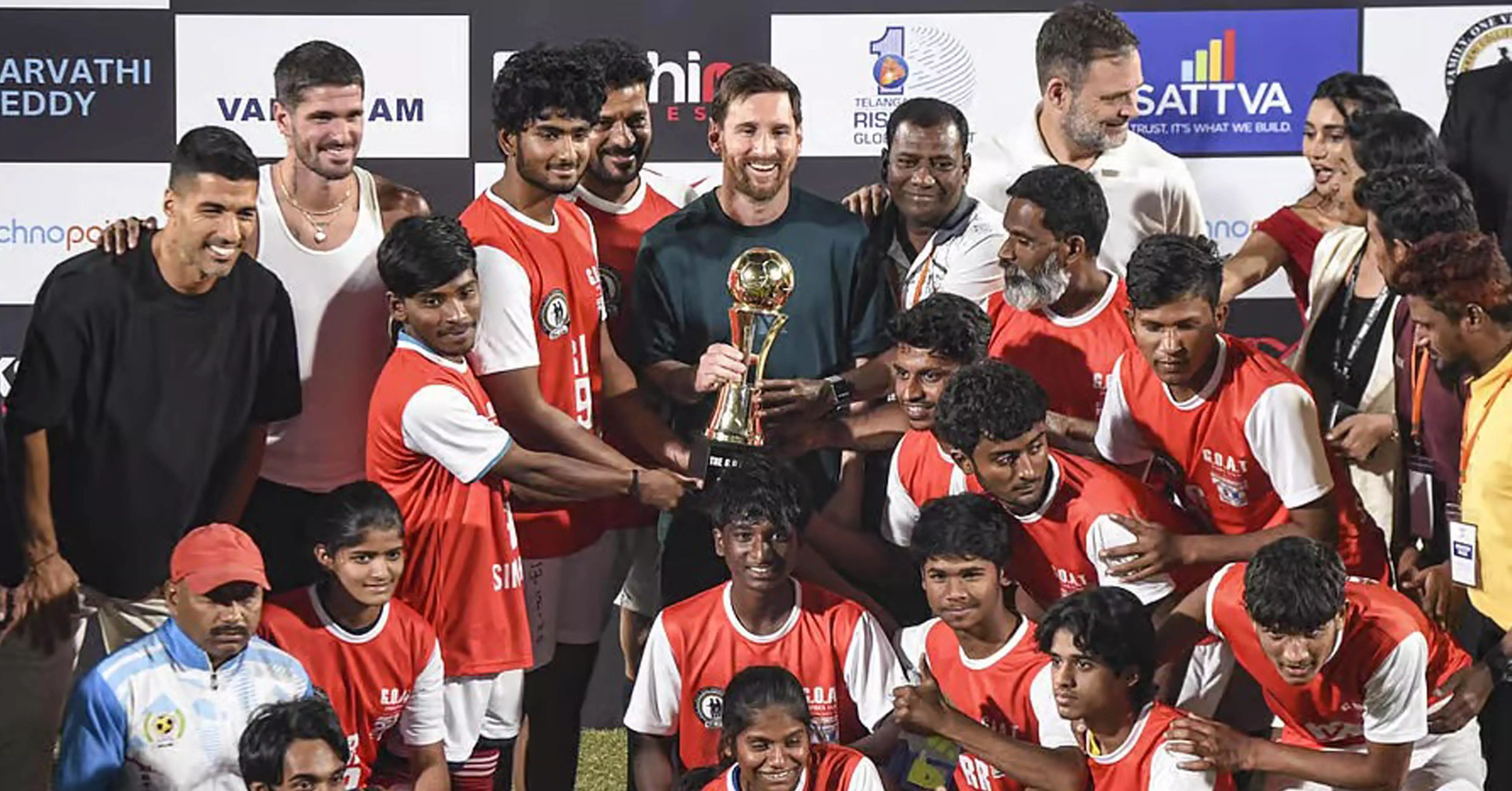 Rahul gandhi praised for his gesture Rahul gandhi praised for his gesture