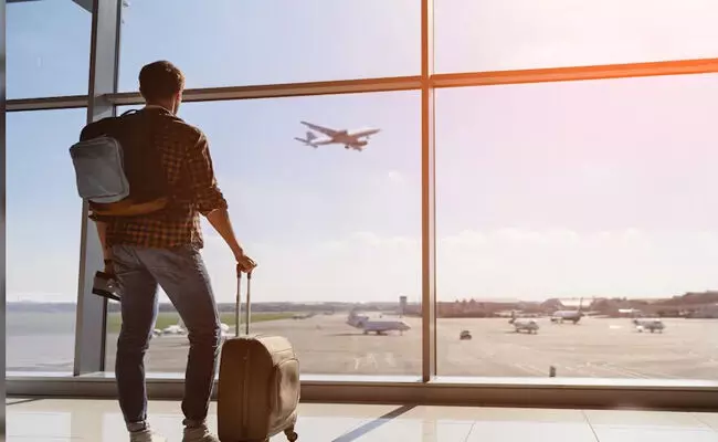 USA | ಚೂರಾದ ಅಮೆರಿಕದ ಕನಸು; ಭಾರತೀಯರನ್ನು ಅಮೆರಿಕದಿಂದ ಹೊರಗೆ ಹಾಕಬೇಕೆನ್ನುವ ಕೂಗು ಏಕೆ ಕೇಳಿಬರುತ್ತಿದೆ? USA | ಚೂರಾದ ಅಮೆರಿಕದ ಕನಸು; ಭಾರತೀಯರನ್ನು ಅಮೆರಿಕದಿಂದ ಹೊರಗೆ ಹಾಕಬೇಕೆನ್ನುವ ಕೂಗು ಏಕೆ ಕೇಳಿಬರುತ್ತಿದೆ?