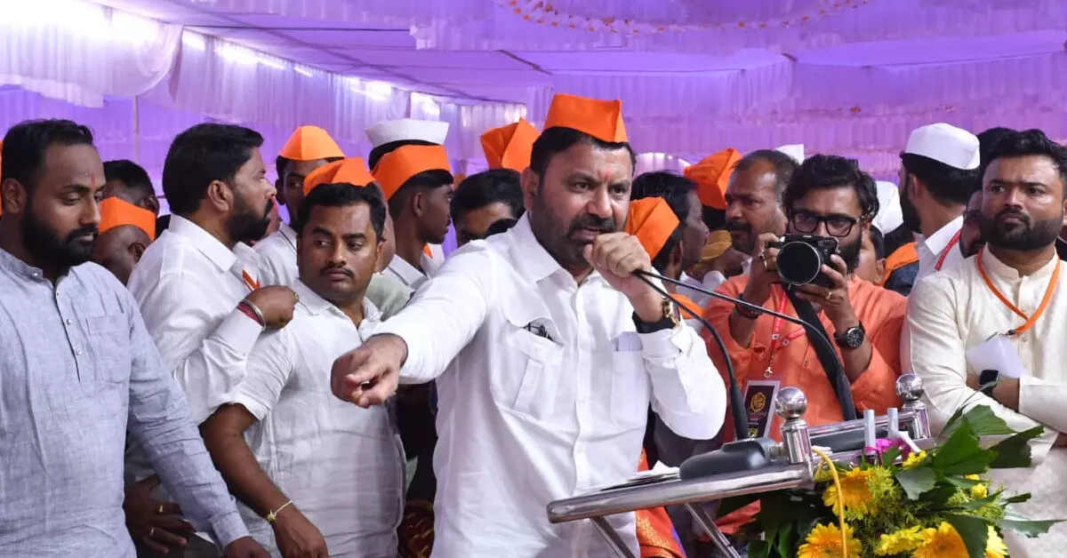 ಶಿವಾಜಿ ಮಹಾರಾಜರು ಮುಸ್ಲಿಮರ ವಿರೋಧಿಯಲ್ಲ; ಸುಳ್ಳು ಹೇಳಬಾರದು : ವೇದಿಕೆಯಲ್ಲಿಯೇ ಯತ್ನಾಳ್ಗೆ ಸಚಿವ ಸಂತೋಷ್ ಲಾಡ್ ತಿರುಗೇಟು ಶಿವಾಜಿ ಮಹಾರಾಜರು ಮುಸ್ಲಿಮರ ವಿರೋಧಿಯಲ್ಲ; ಸುಳ್ಳು ಹೇಳಬಾರದು : ವೇದಿಕೆಯಲ್ಲಿಯೇ ಯತ್ನಾಳ್ಗೆ ಸಚಿವ ಸಂತೋಷ್ ಲಾಡ್ ತಿರುಗೇಟು