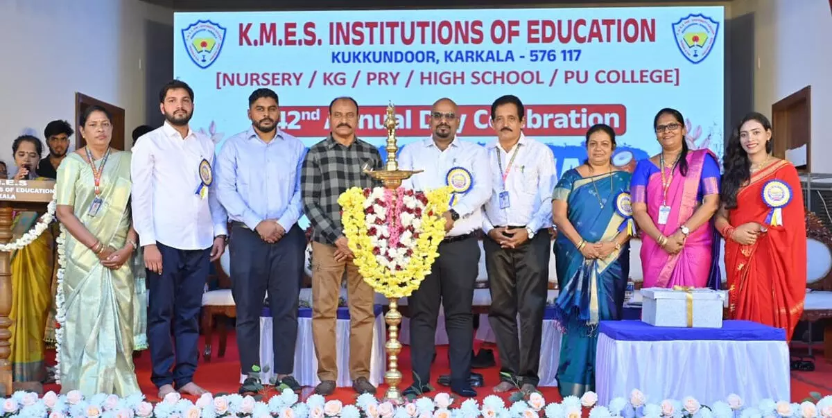 ವಿದ್ಯಾರ್ಥಿಗಳು ಸ್ಪರ್ಧಾತ್ಮಕ ಮನೋಭಾವವನ್ನು ಬೆಳೆಸಿಕೊಳ್ಳಬೇಕು: ತಹಶೀಲ್ದಾರ್ ಪ್ರದೀಪ್ ವಿದ್ಯಾರ್ಥಿಗಳು ಸ್ಪರ್ಧಾತ್ಮಕ ಮನೋಭಾವವನ್ನು ಬೆಳೆಸಿಕೊಳ್ಳಬೇಕು: ತಹಶೀಲ್ದಾರ್ ಪ್ರದೀಪ್