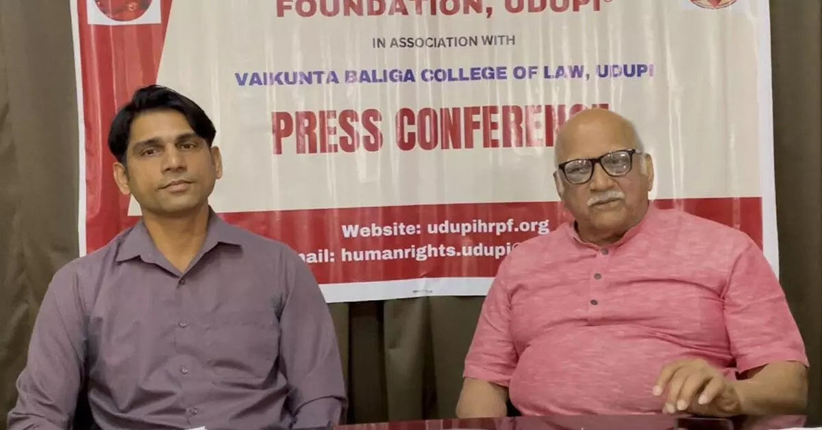 ಉಡುಪಿ | ಸ್ವಾತಂತ್ರ್ಯ ಸಿಕ್ಕಿದ ಏಳು ದಶಕಗಳ ಬಳಿಕವೂ ‘ಕೆಂಪು ಪಟ್ಟಿ’ ಜೀವಂತ : ಡಾ.ರವೀಂದ್ರನಾಥ ಶ್ಯಾನುಭಾಗ್ ಉಡುಪಿ | ಸ್ವಾತಂತ್ರ್ಯ ಸಿಕ್ಕಿದ ಏಳು ದಶಕಗಳ ಬಳಿಕವೂ ‘ಕೆಂಪು ಪಟ್ಟಿ’ ಜೀವಂತ : ಡಾ.ರವೀಂದ್ರನಾಥ ಶ್ಯಾನುಭಾಗ್