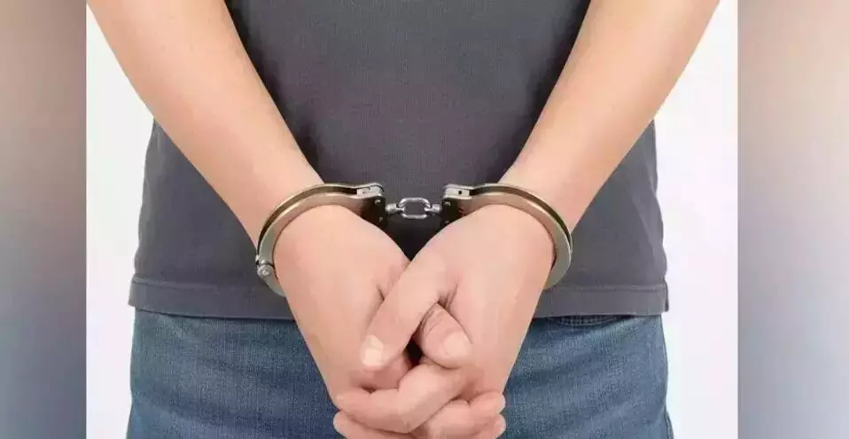 Bengaluru | ಒಂಟಿ ಮಹಿಳೆಯರನ್ನು ಅಡ್ಡಗಟ್ಟಿ ಅಸಭ್ಯವಾಗಿ ವರ್ತಿಸುತ್ತಿದ್ದ ವ್ಯಕ್ತಿಯ ಬಂಧನ Bengaluru | ಒಂಟಿ ಮಹಿಳೆಯರನ್ನು ಅಡ್ಡಗಟ್ಟಿ ಅಸಭ್ಯವಾಗಿ ವರ್ತಿಸುತ್ತಿದ್ದ ವ್ಯಕ್ತಿಯ ಬಂಧನ