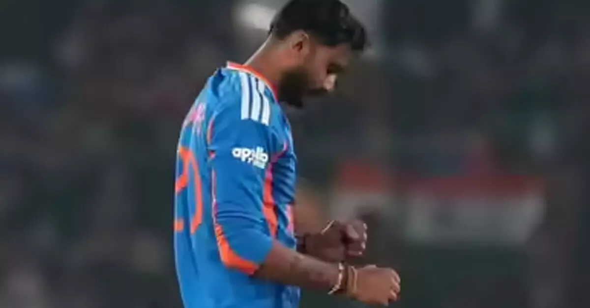 T20 ಸರಣಿಯ ಇನ್ನುಳಿದ ಪಂದ್ಯಗಳಿಂದ ಅಕ್ಷರ್ ಪಟೇಲ್ ಔಟ್ T20 ಸರಣಿಯ ಇನ್ನುಳಿದ ಪಂದ್ಯಗಳಿಂದ ಅಕ್ಷರ್ ಪಟೇಲ್ ಔಟ್