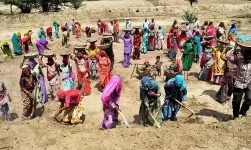 ಸಂಪಾದಕೀಯ | ಯುಪಿಎ ಹೆತ್ತ ಕೂಸಿಗೆ ‘ಬಾಪು’ ಆಗಲು ಹೊರಟ ಎನ್‌ ಡಿಎ