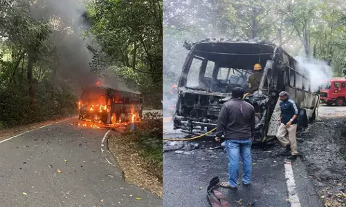 Kodagu | ನಡು ರಸ್ತೆಯಲ್ಲೇ ಹೊತ್ತಿ ಉರಿದ ಬಸ್ : ಮಾಕುಟ್ಟದಲ್ಲಿ ಘಟನೆ