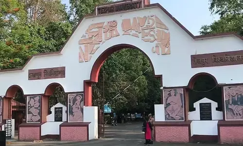 ಕುಲಪತಿ ವಜಾಕ್ಕೆ ಆಗ್ರಹಿಸಿ ತೇಝ್‌ ಪುರ ವಿ.ವಿ.ಯ ಸಿಬ್ಬಂದಿ, ವಿದ್ಯಾರ್ಥಿಗಳಿಂದ ಉಪವಾಸ ಮುಷ್ಕರ