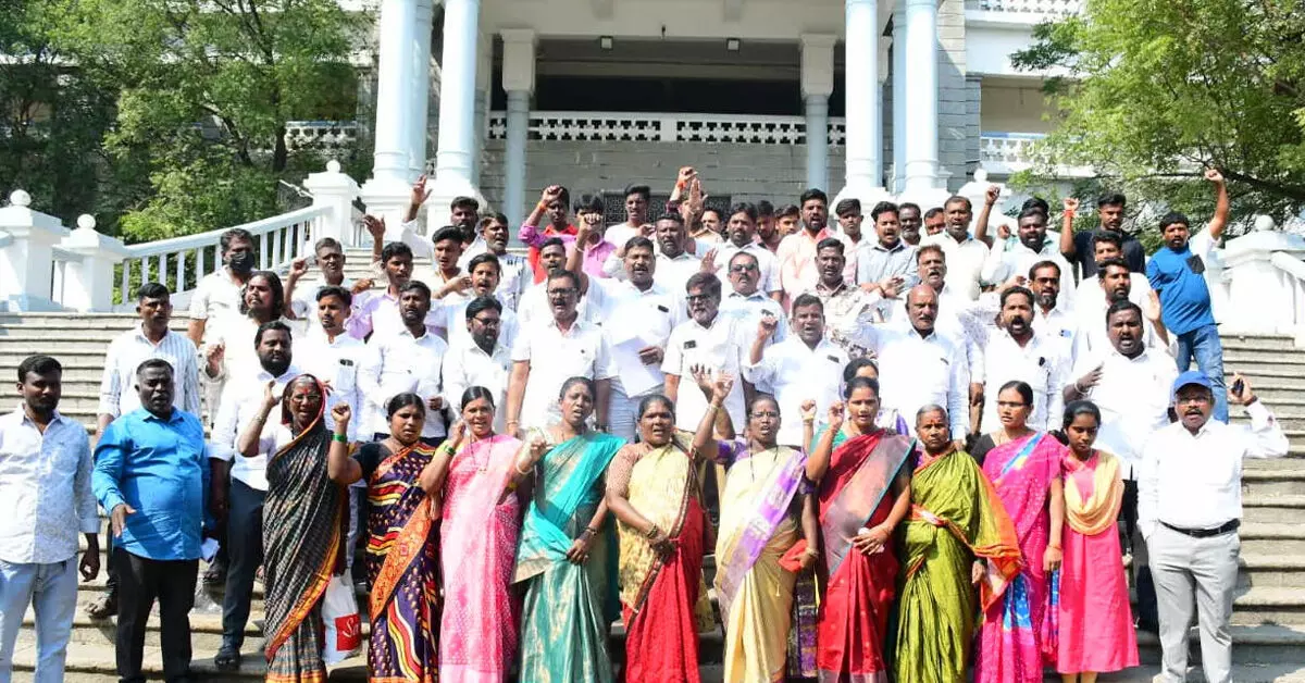 ಕಲಬುರಗಿ | ಪರಿಶಿಷ್ಟ ಜಾತಿಗಳ ಪೂರ್ಣಪ್ರಮಾಣದ ಒಳ ಮೀಸಲಾತಿ ಜಾರಿಗೊಳಿಸುವಂತೆ ಆಗ್ರಹ ಕಲಬುರಗಿ | ಪರಿಶಿಷ್ಟ ಜಾತಿಗಳ ಪೂರ್ಣಪ್ರಮಾಣದ ಒಳ ಮೀಸಲಾತಿ ಜಾರಿಗೊಳಿಸುವಂತೆ ಆಗ್ರಹ