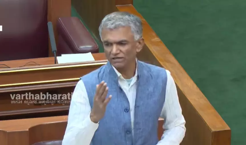 ಭೂ ಕಂದಾಯ (2ನೆ ತಿದ್ದುಪಡಿ) ವಿಧೇಯಕ ಅಂಗೀಕಾರ | ಅದಾಲತ್ ಮಾದರಿಯಲ್ಲಿ ಸಮಸ್ಯೆ ಬಗೆಹರಿಸುತ್ತೇವೆ : ಕೃಷ್ಣಭೈರೇಗೌಡ ಭೂ ಕಂದಾಯ (2ನೆ ತಿದ್ದುಪಡಿ) ವಿಧೇಯಕ ಅಂಗೀಕಾರ | ಅದಾಲತ್ ಮಾದರಿಯಲ್ಲಿ ಸಮಸ್ಯೆ ಬಗೆಹರಿಸುತ್ತೇವೆ : ಕೃಷ್ಣಭೈರೇಗೌಡ